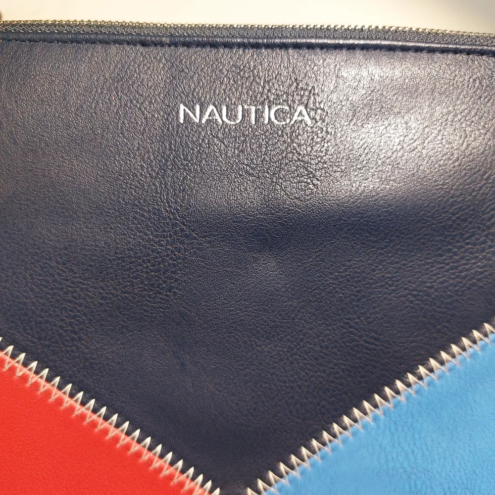 Nautica zipper closure